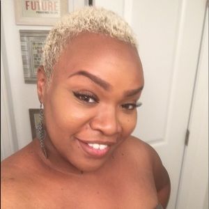 Meet your Posher, Dionna